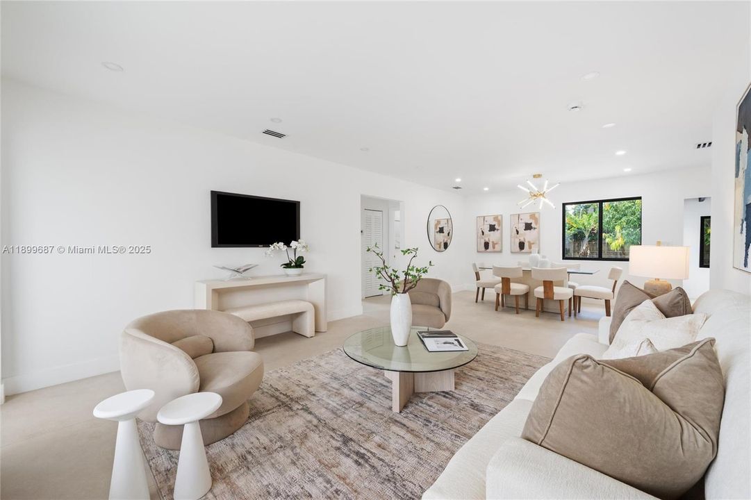 Recently Sold: $939,000 (5 beds, 3 baths, 1936 Square Feet)