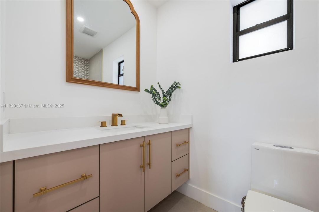 Recently Sold: $939,000 (5 beds, 3 baths, 1936 Square Feet)