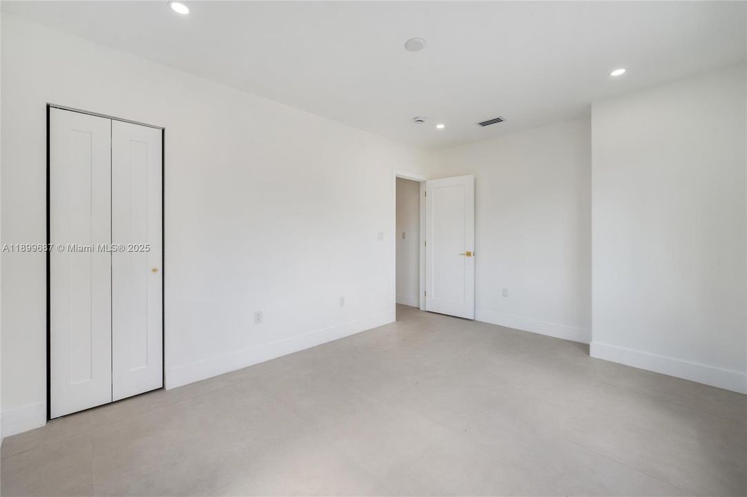 Recently Sold: $939,000 (5 beds, 3 baths, 1936 Square Feet)