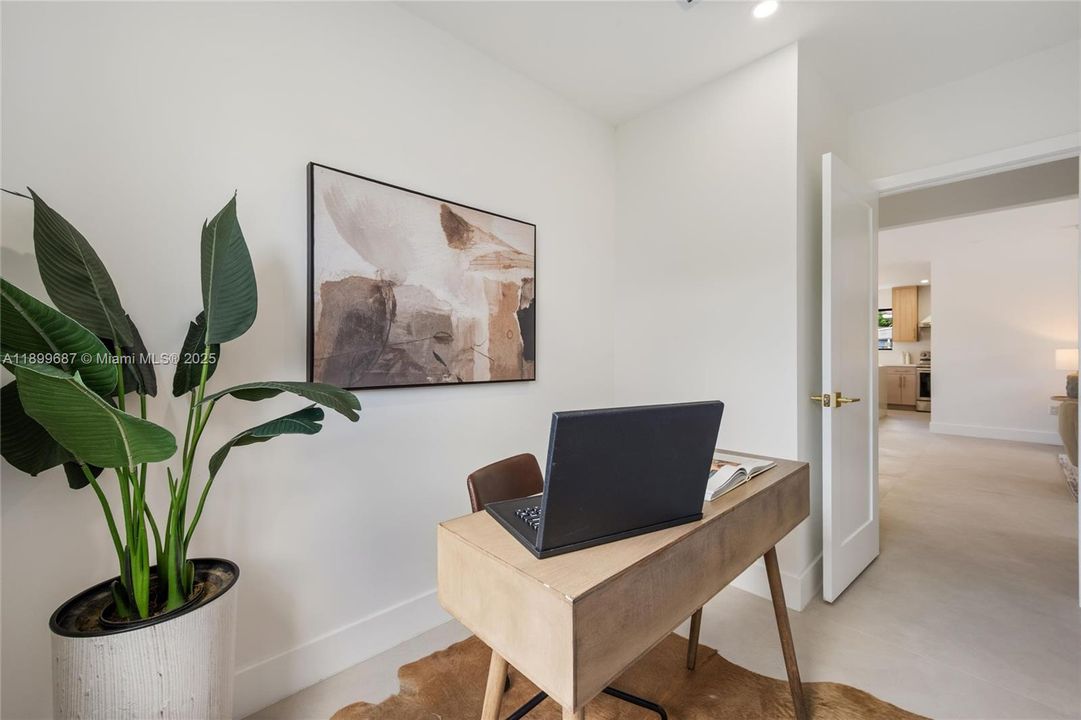 Recently Sold: $939,000 (5 beds, 3 baths, 1936 Square Feet)