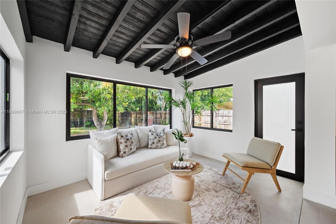 Recently Sold: $939,000 (5 beds, 3 baths, 1936 Square Feet)