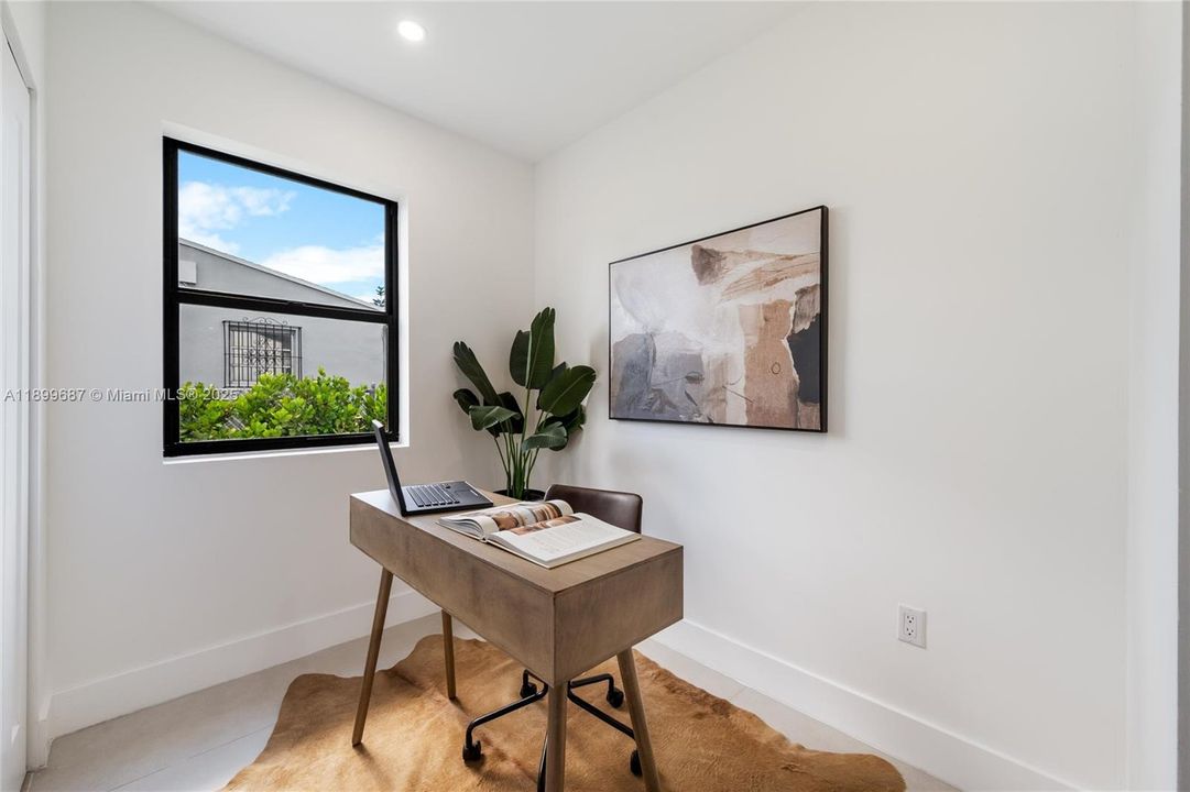 Recently Sold: $939,000 (5 beds, 3 baths, 1936 Square Feet)