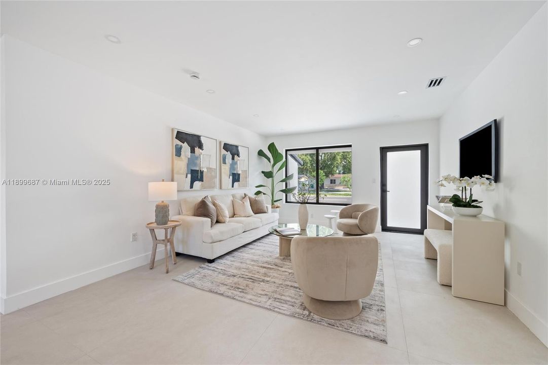 Recently Sold: $939,000 (5 beds, 3 baths, 1936 Square Feet)