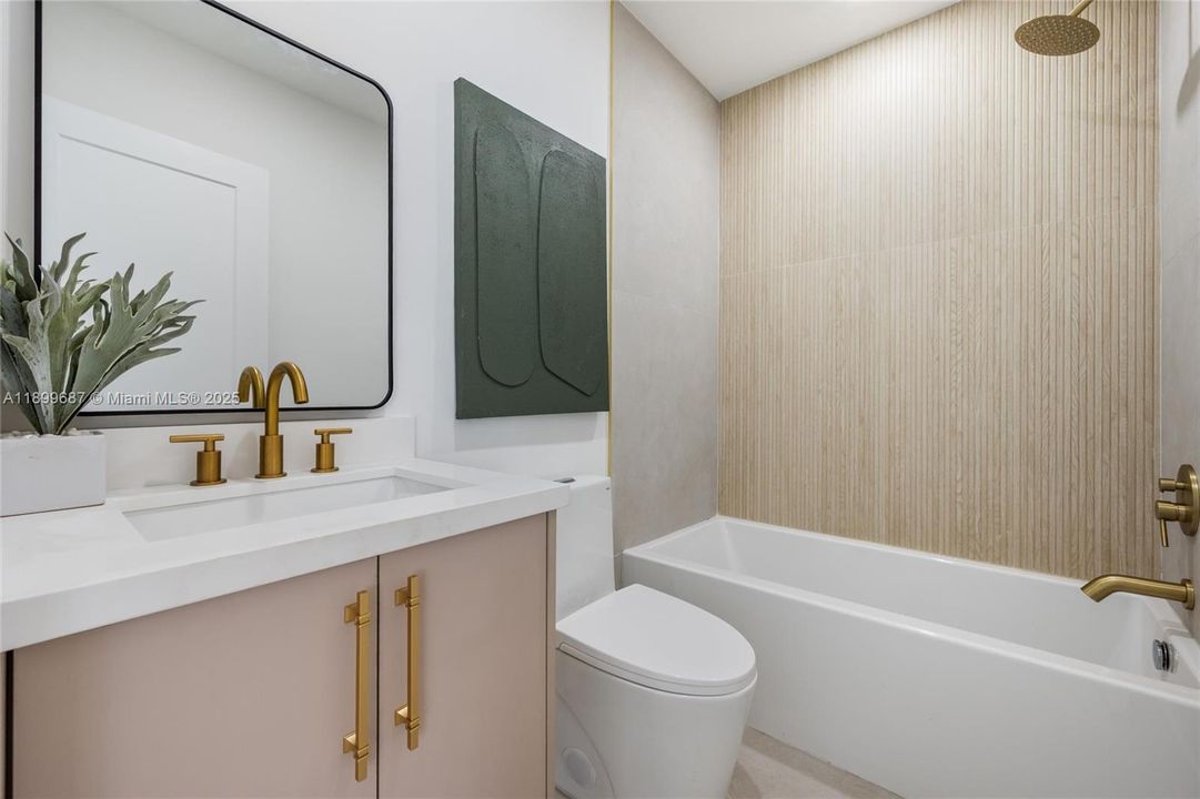 Recently Sold: $939,000 (5 beds, 3 baths, 1936 Square Feet)