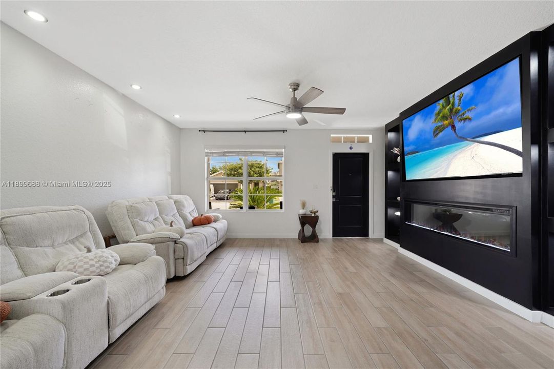 For Sale: $570,000 (4 beds, 3 baths, 2126 Square Feet)