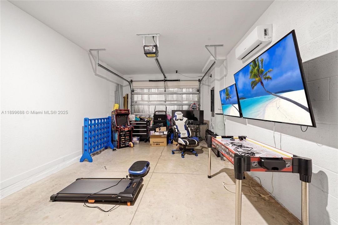 For Sale: $570,000 (4 beds, 3 baths, 2126 Square Feet)