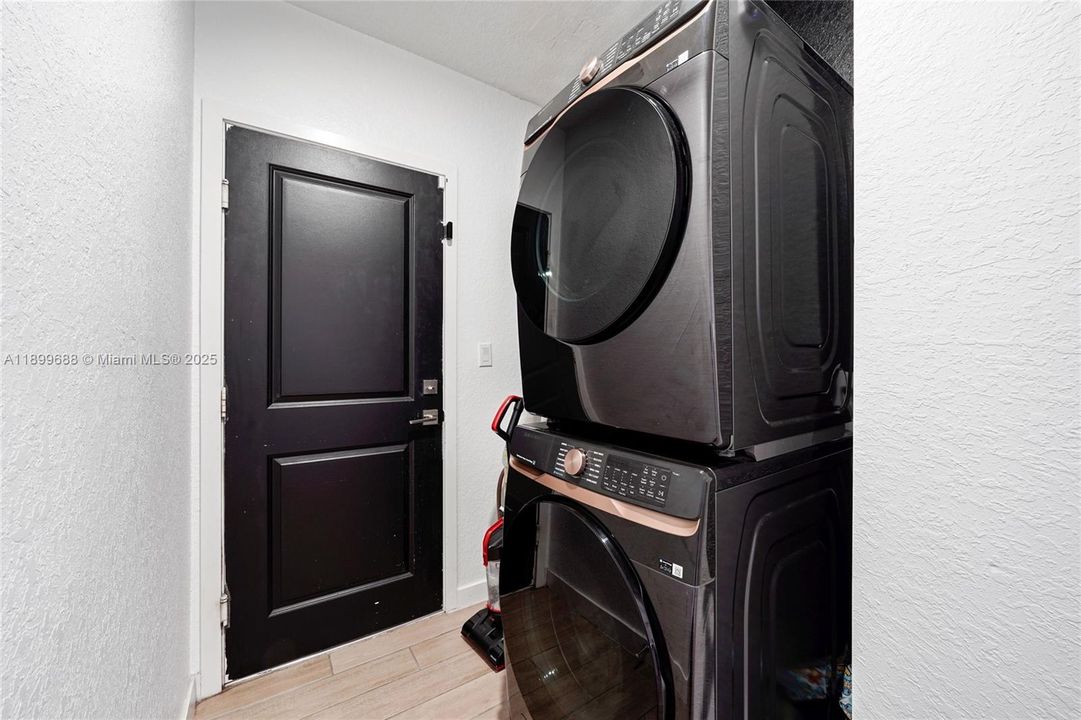 For Sale: $570,000 (4 beds, 3 baths, 2126 Square Feet)