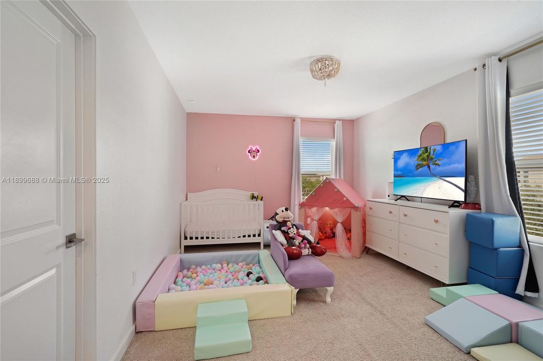 For Sale: $570,000 (4 beds, 3 baths, 2126 Square Feet)