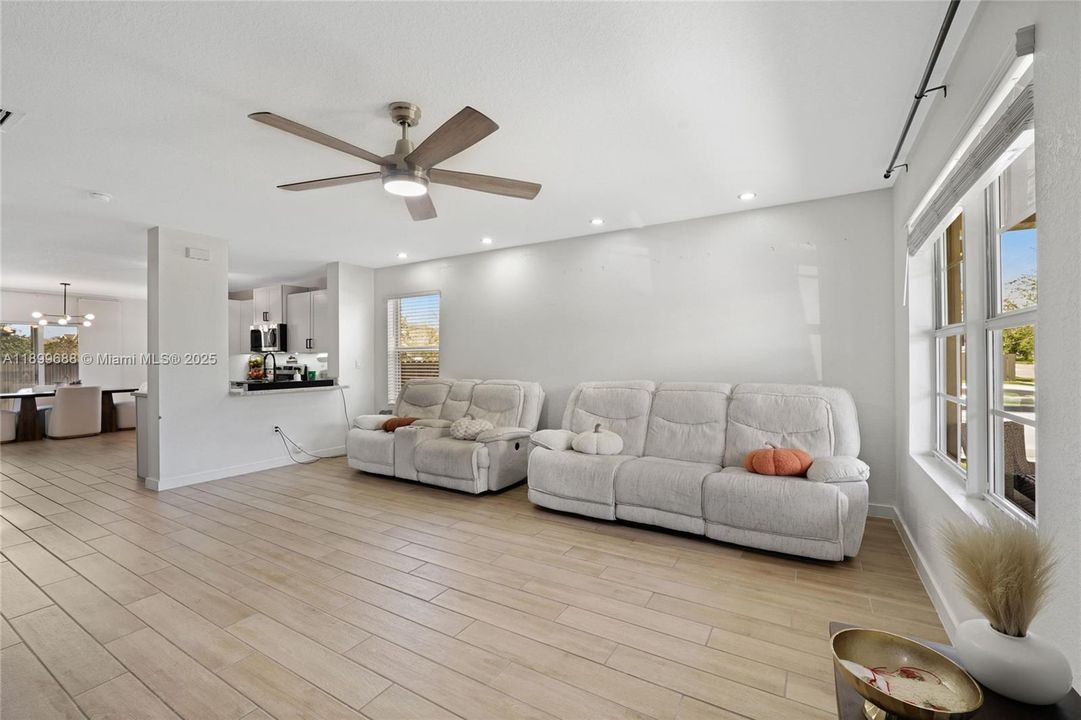 For Sale: $570,000 (4 beds, 3 baths, 2126 Square Feet)