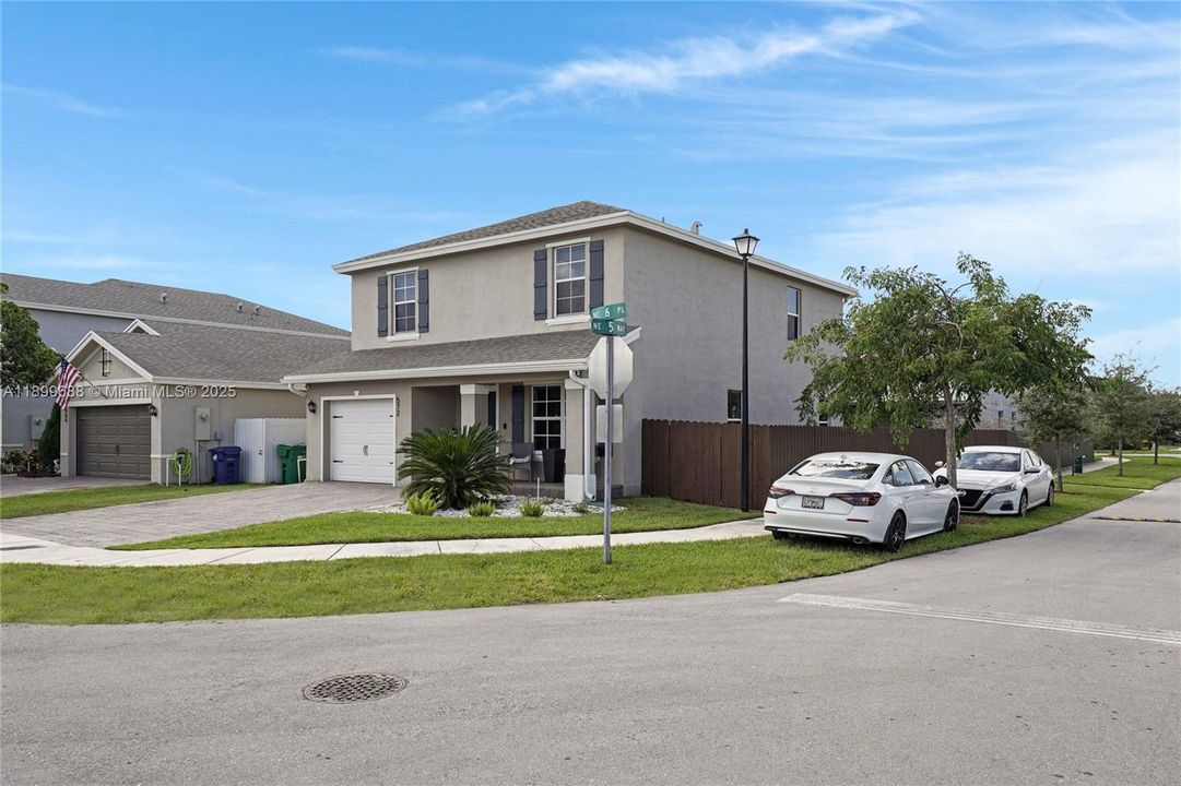 For Sale: $570,000 (4 beds, 3 baths, 2126 Square Feet)