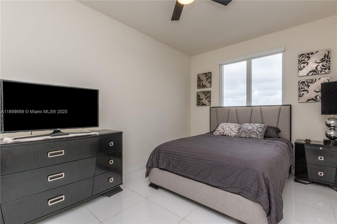 出租: $3,700 (3 贝兹, 3 浴室, 1781 平方英尺)