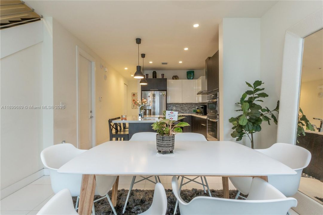 出租: $3,700 (3 贝兹, 3 浴室, 1781 平方英尺)