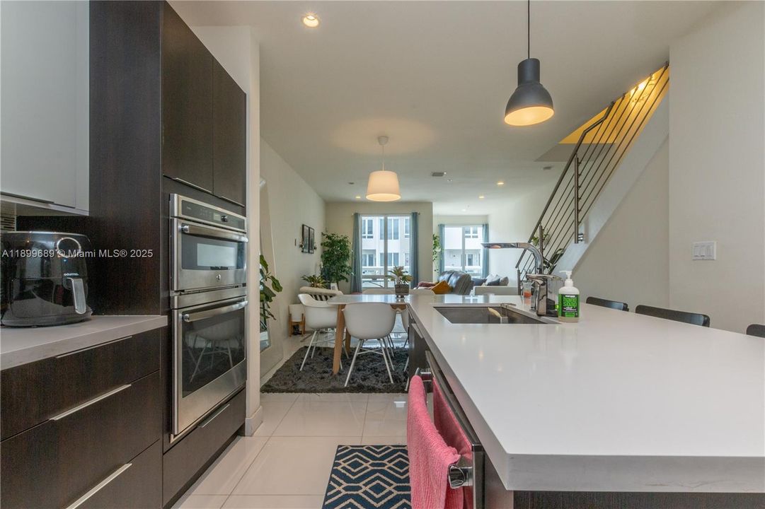 出租: $3,700 (3 贝兹, 3 浴室, 1781 平方英尺)