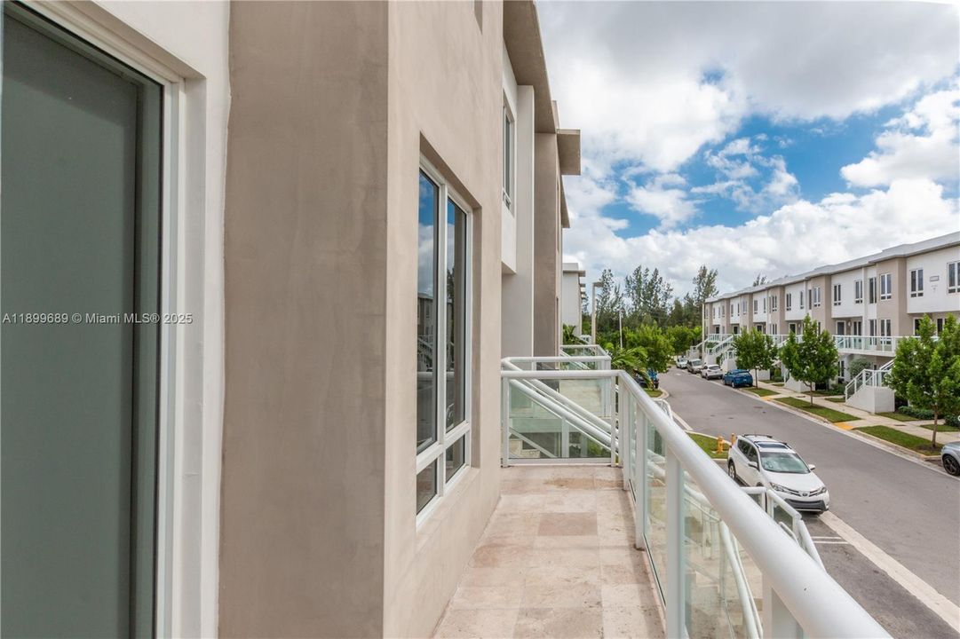 出租: $3,700 (3 贝兹, 3 浴室, 1781 平方英尺)