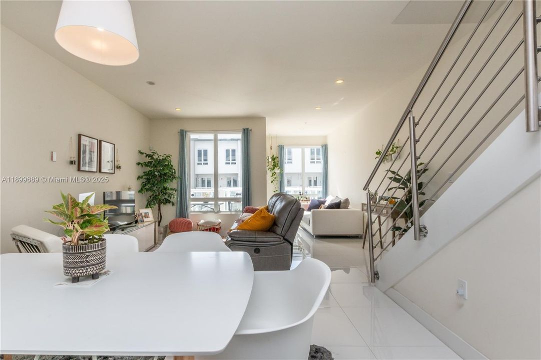 出租: $3,700 (3 贝兹, 3 浴室, 1781 平方英尺)