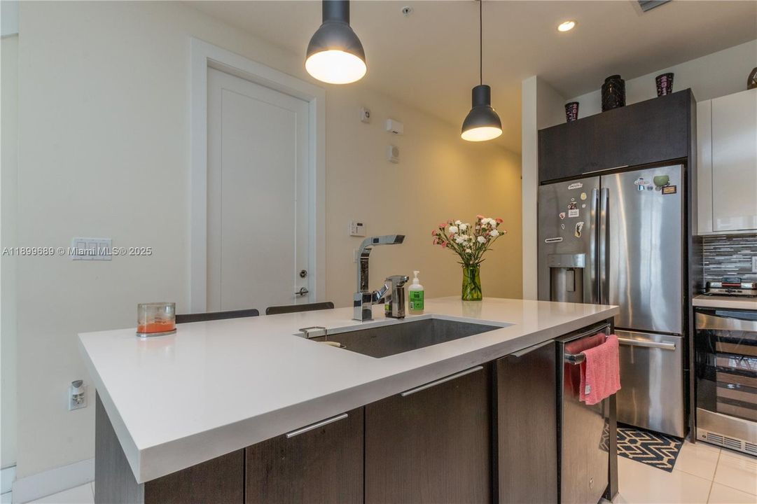 出租: $3,700 (3 贝兹, 3 浴室, 1781 平方英尺)