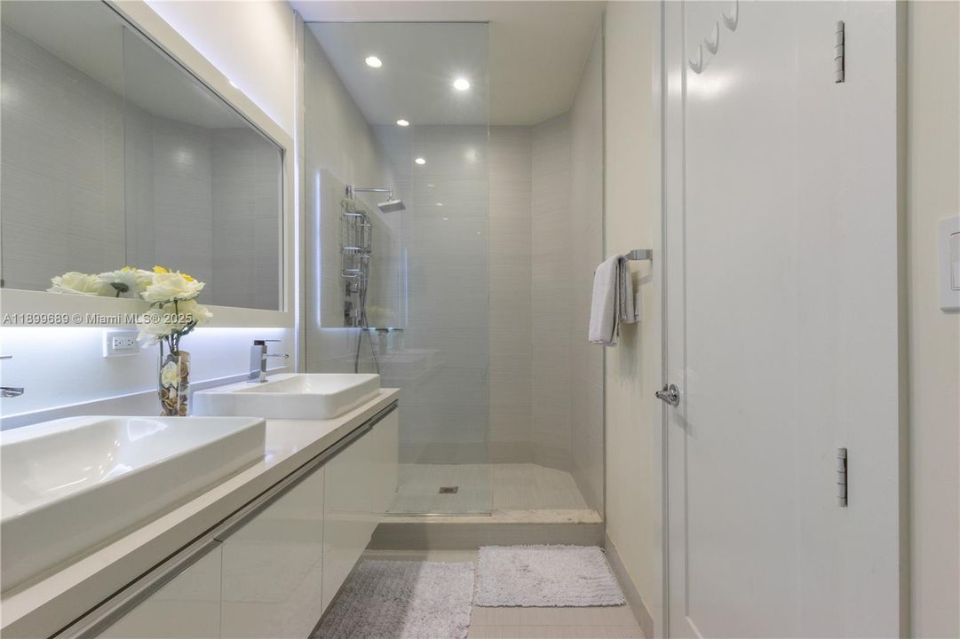 出租: $3,700 (3 贝兹, 3 浴室, 1781 平方英尺)