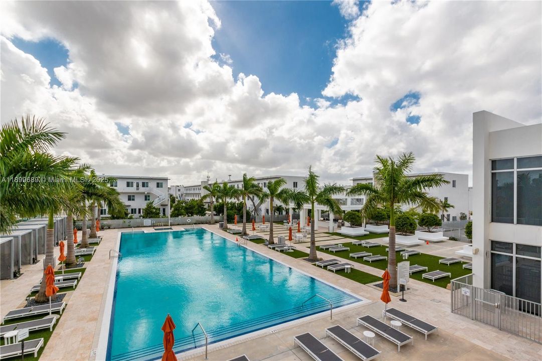 出租: $3,700 (3 贝兹, 3 浴室, 1781 平方英尺)