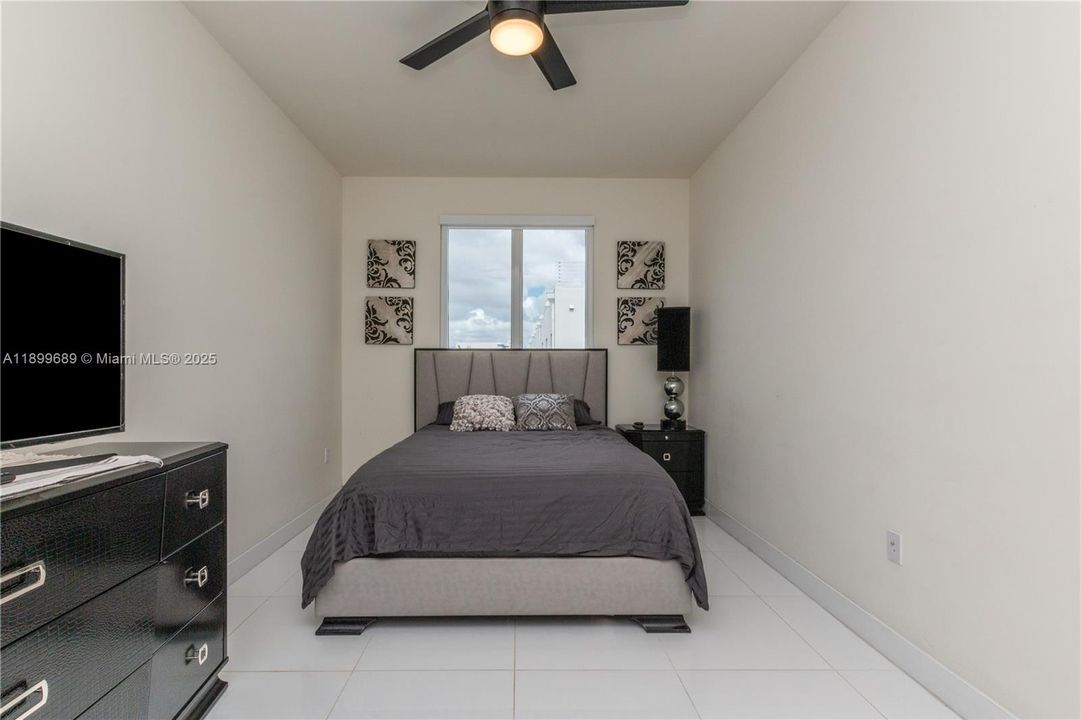 出租: $3,700 (3 贝兹, 3 浴室, 1781 平方英尺)