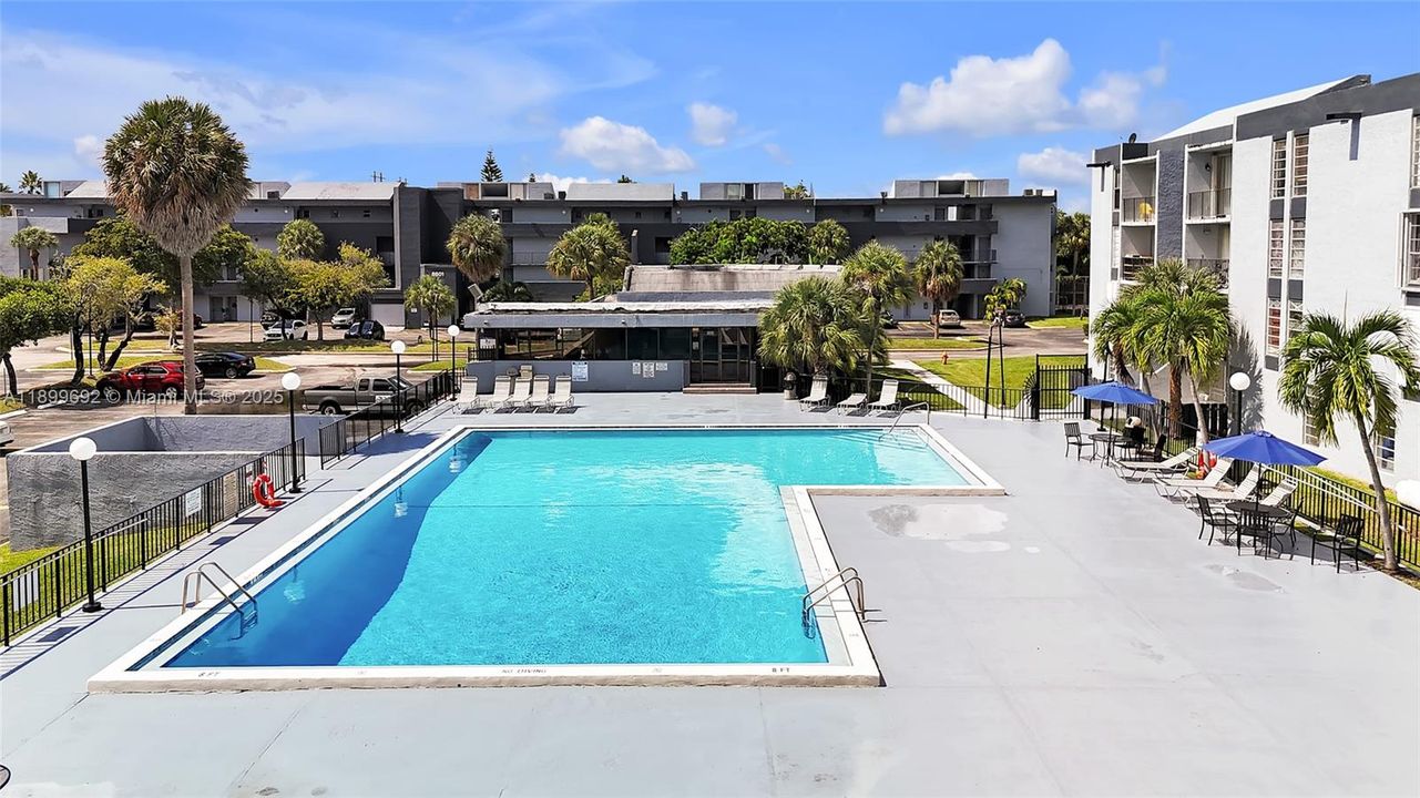 合同活跃: $210,000 (1 贝兹, 1 浴室, 620 平方英尺)