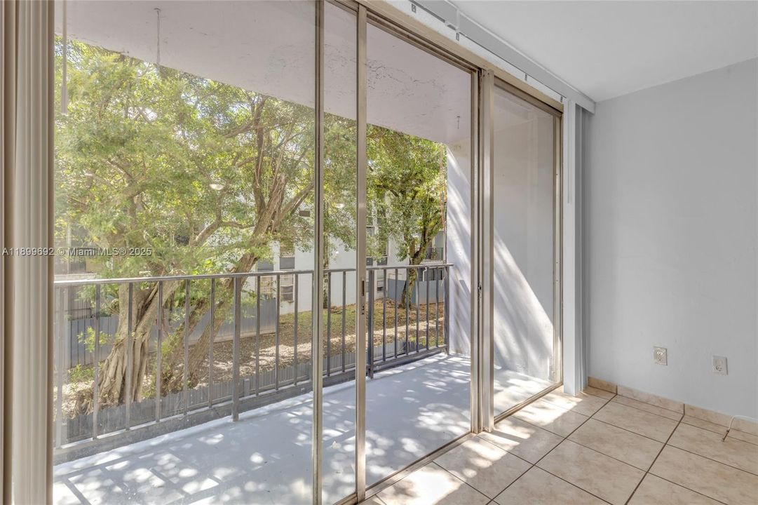 合同活跃: $210,000 (1 贝兹, 1 浴室, 620 平方英尺)