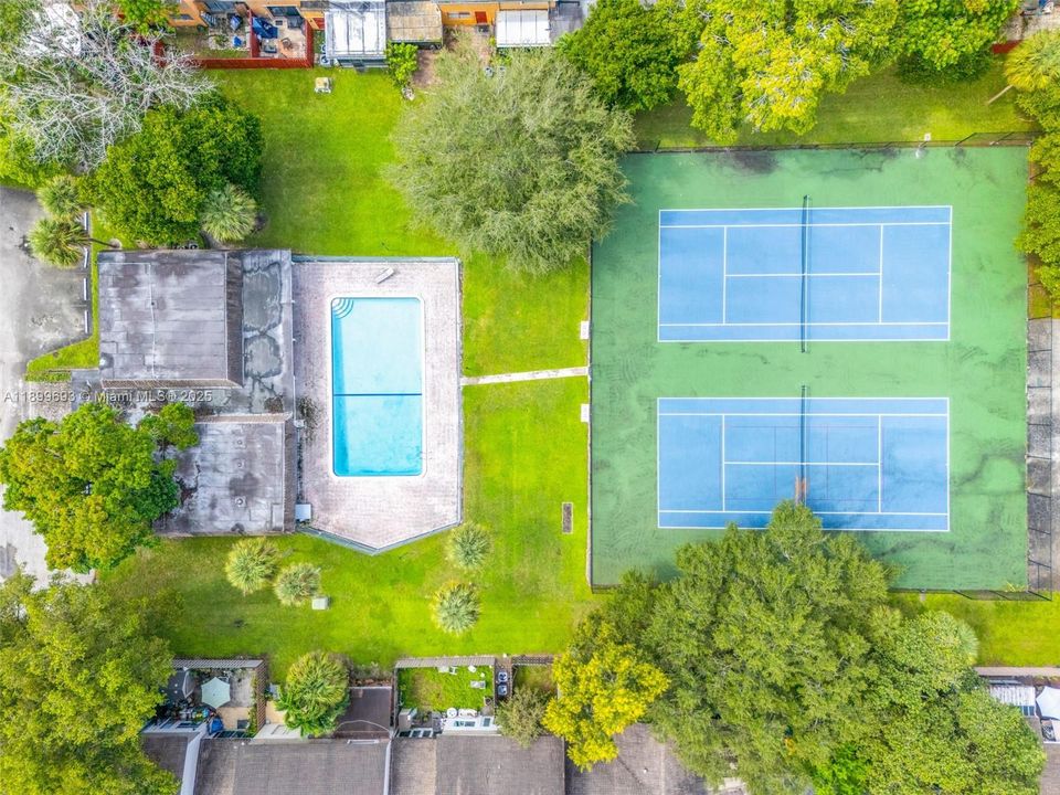 待售: $180,000 (2 贝兹, 1 浴室, 969 平方英尺)