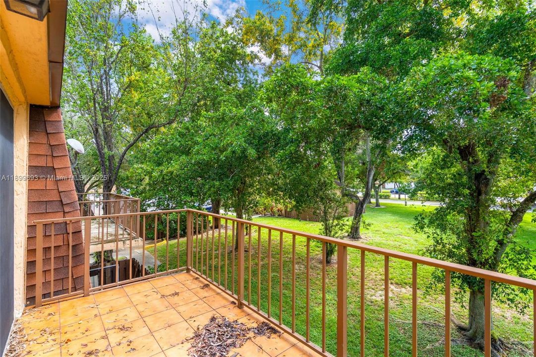 待售: $180,000 (2 贝兹, 1 浴室, 969 平方英尺)