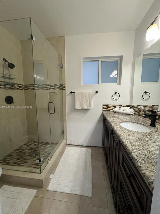 Recently Rented: $1,750 (1 beds, 1 baths, 2432 Square Feet)