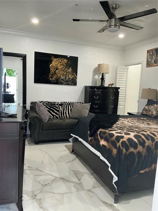 Recently Rented: $1,750 (1 beds, 1 baths, 2432 Square Feet)