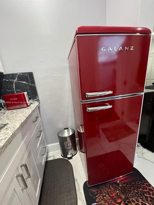 Recently Rented: $1,750 (1 beds, 1 baths, 2432 Square Feet)