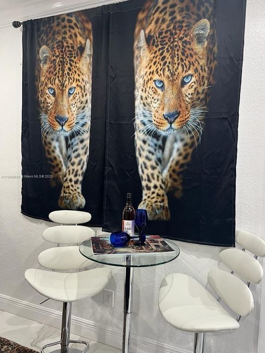 Recently Rented: $1,750 (1 beds, 1 baths, 2432 Square Feet)