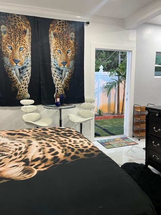 Recently Rented: $1,750 (1 beds, 1 baths, 2432 Square Feet)