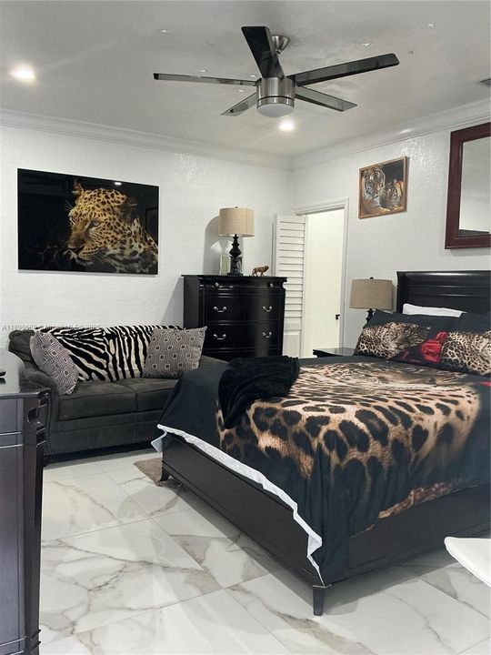 Recently Rented: $1,750 (1 beds, 1 baths, 2432 Square Feet)