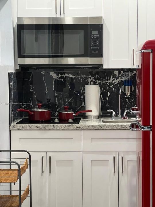 Recently Rented: $1,750 (1 beds, 1 baths, 2432 Square Feet)