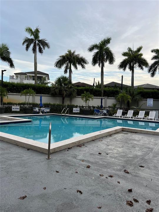 出租: $1,995 (1 贝兹, 1 浴室, 810 平方英尺)