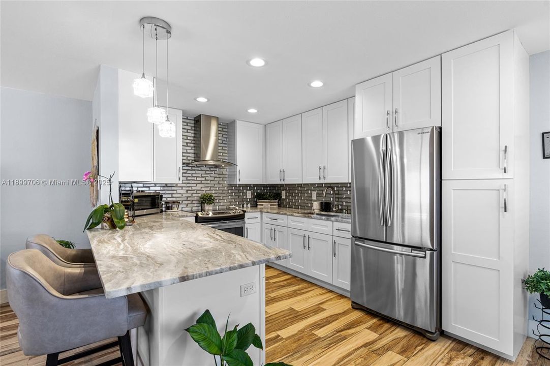 For Sale: $142,900 (1 beds, 1 baths, 720 Square Feet)