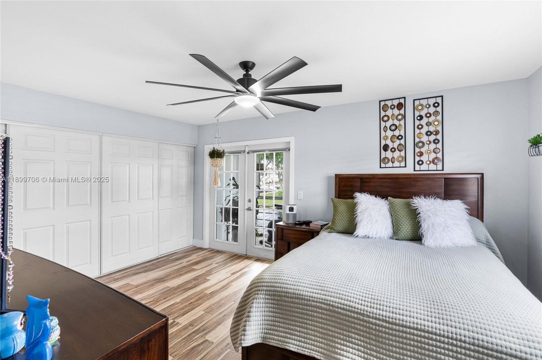 For Sale: $142,900 (1 beds, 1 baths, 720 Square Feet)