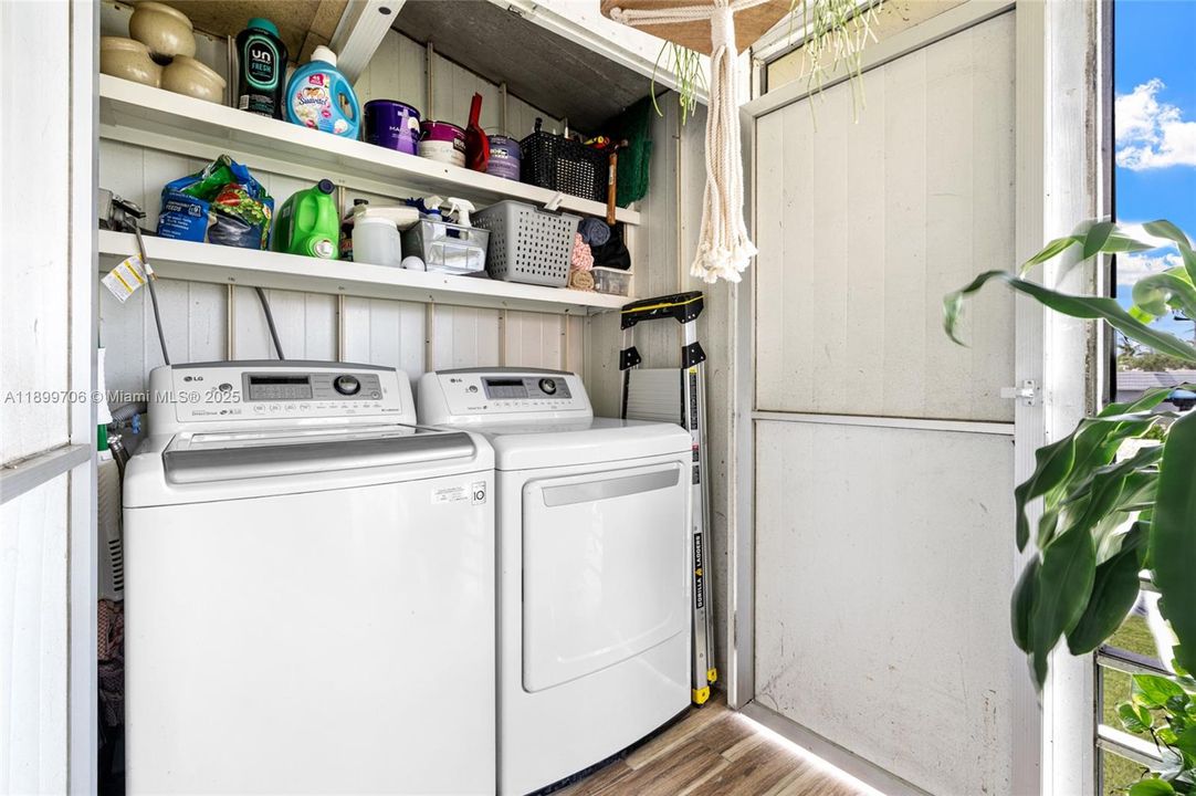 For Sale: $142,900 (1 beds, 1 baths, 720 Square Feet)