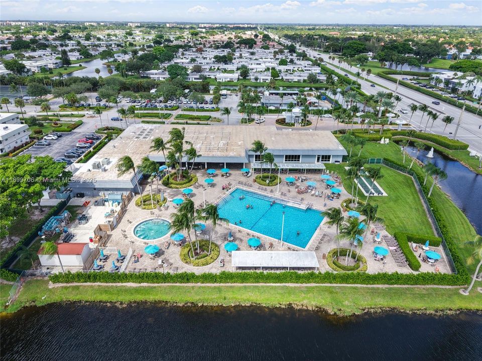 For Sale: $142,900 (1 beds, 1 baths, 720 Square Feet)