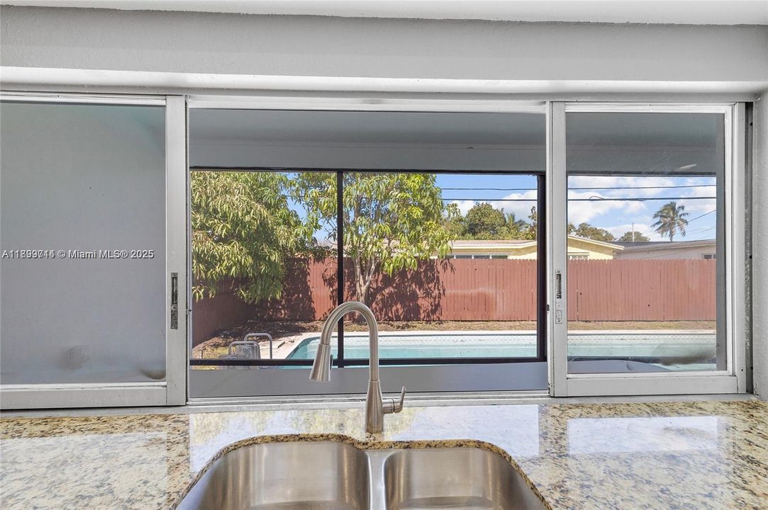 Recently Rented: $3,550 (3 beds, 2 baths, 1416 Square Feet)