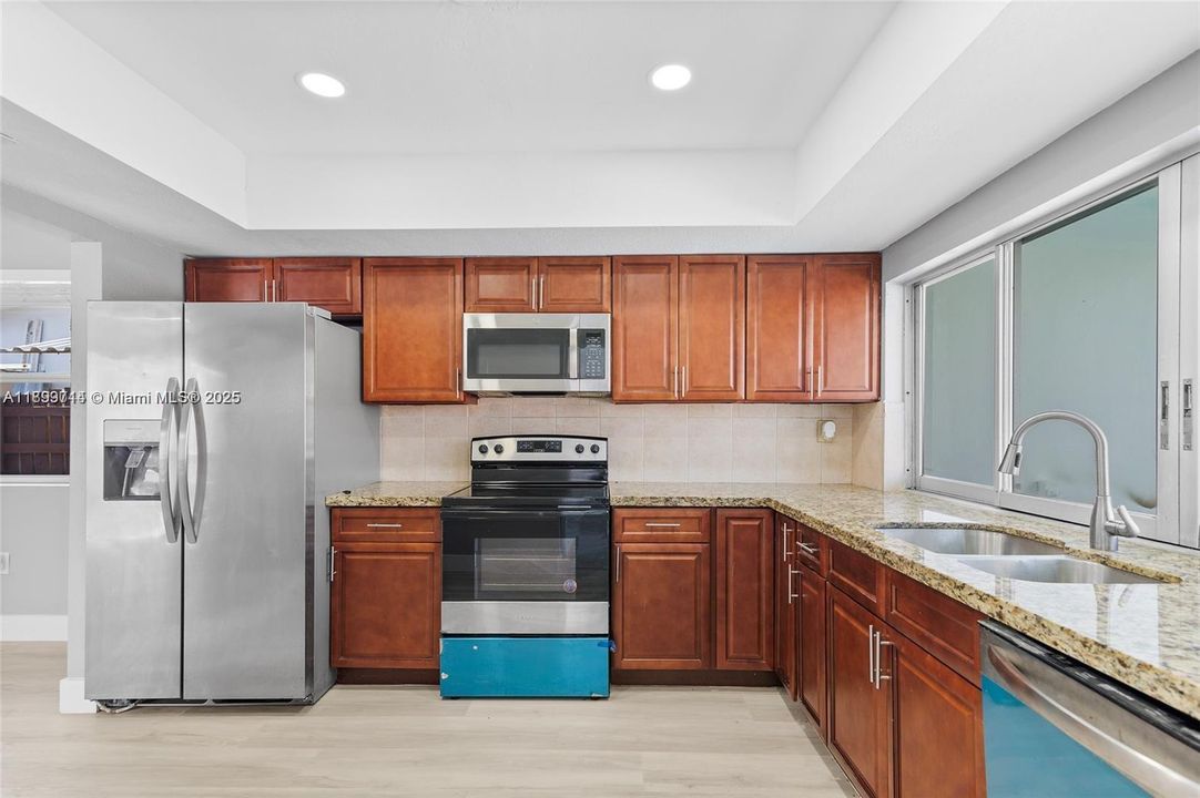 Recently Rented: $3,550 (3 beds, 2 baths, 1416 Square Feet)