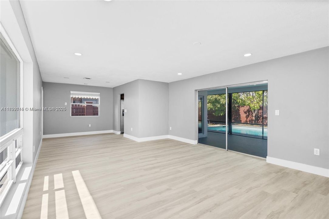 Recently Rented: $3,550 (3 beds, 2 baths, 1416 Square Feet)