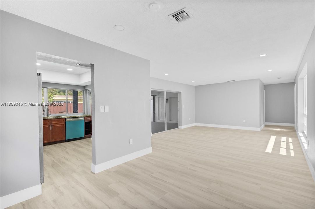 Recently Rented: $3,550 (3 beds, 2 baths, 1416 Square Feet)