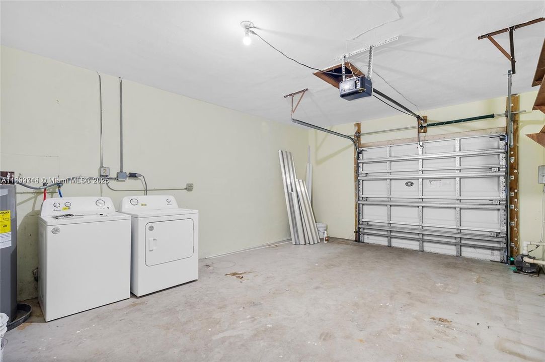 Recently Rented: $3,550 (3 beds, 2 baths, 1416 Square Feet)