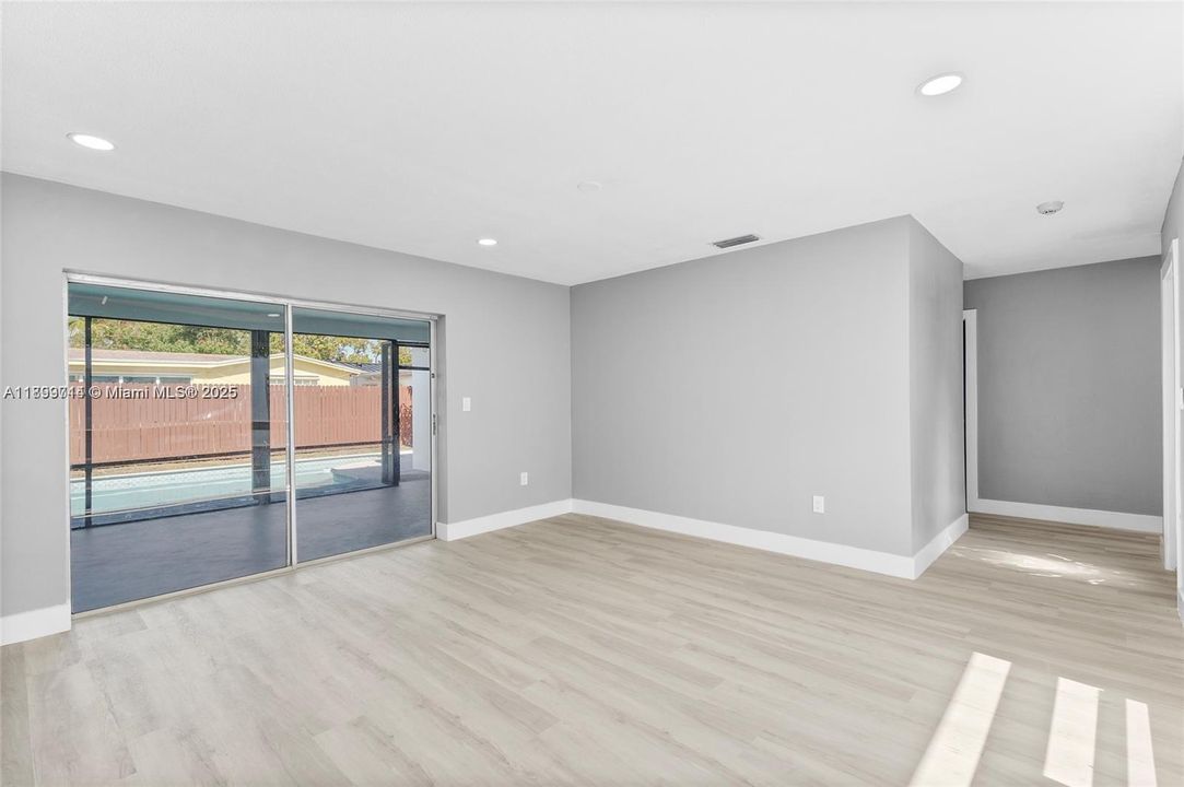 Recently Rented: $3,550 (3 beds, 2 baths, 1416 Square Feet)