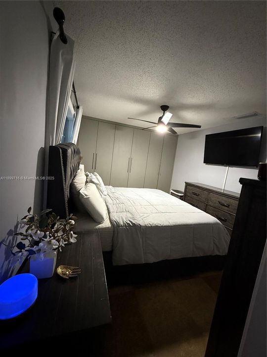 For Sale: $525,000 (3 beds, 2 baths, 1416 Square Feet)