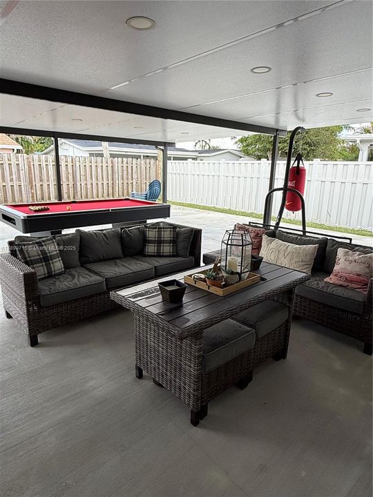 For Sale: $525,000 (3 beds, 2 baths, 1416 Square Feet)