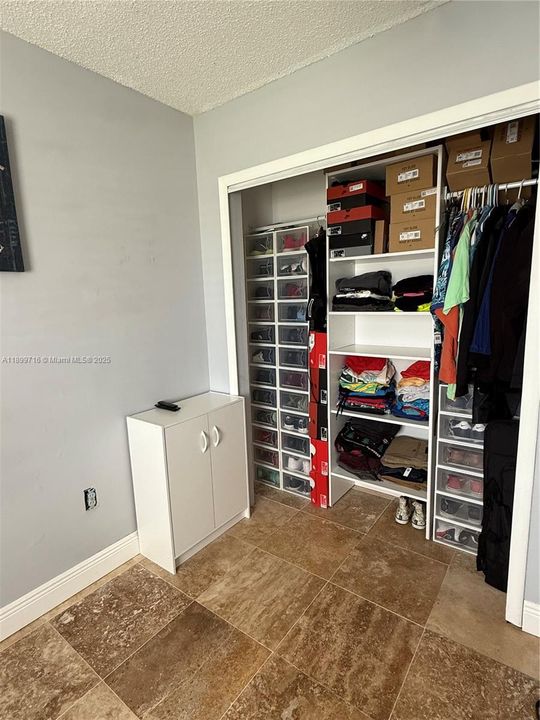 For Sale: $525,000 (3 beds, 2 baths, 1416 Square Feet)