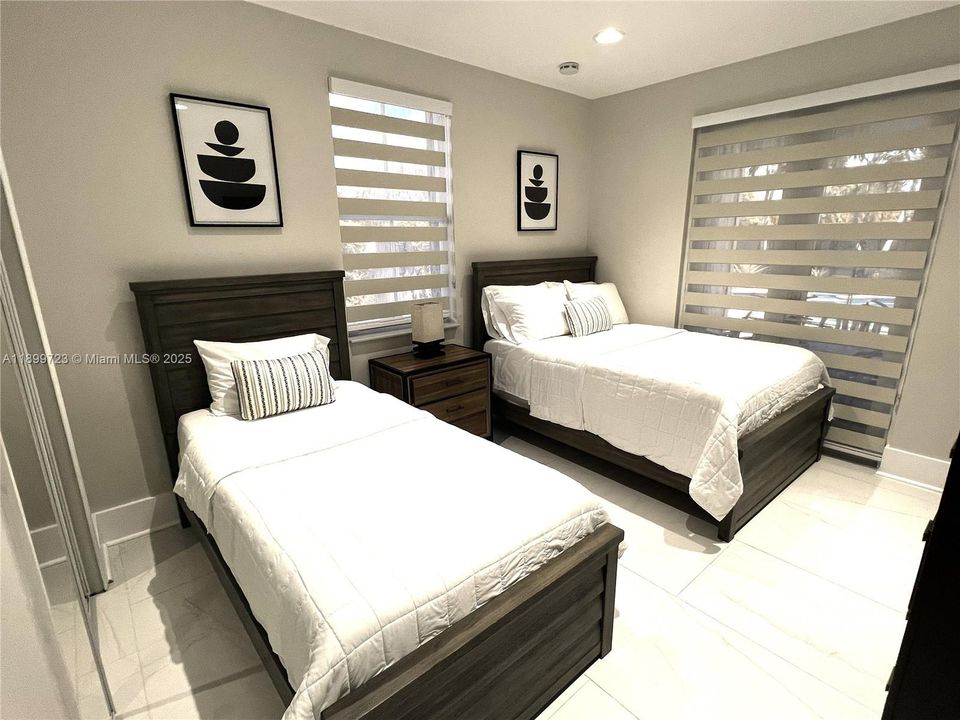 Recently Sold: $1,199,000 (5 beds, 4 baths, 3202 Square Feet)