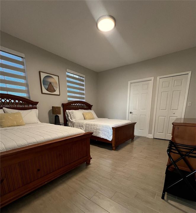 Recently Sold: $1,199,000 (5 beds, 4 baths, 3202 Square Feet)